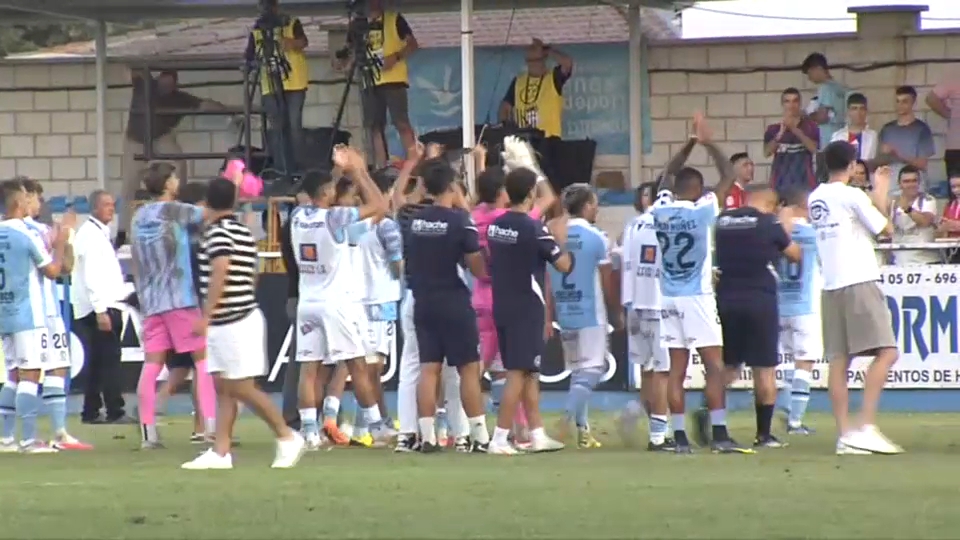 El CD Coria celebra la victoria ante el Barakaldo