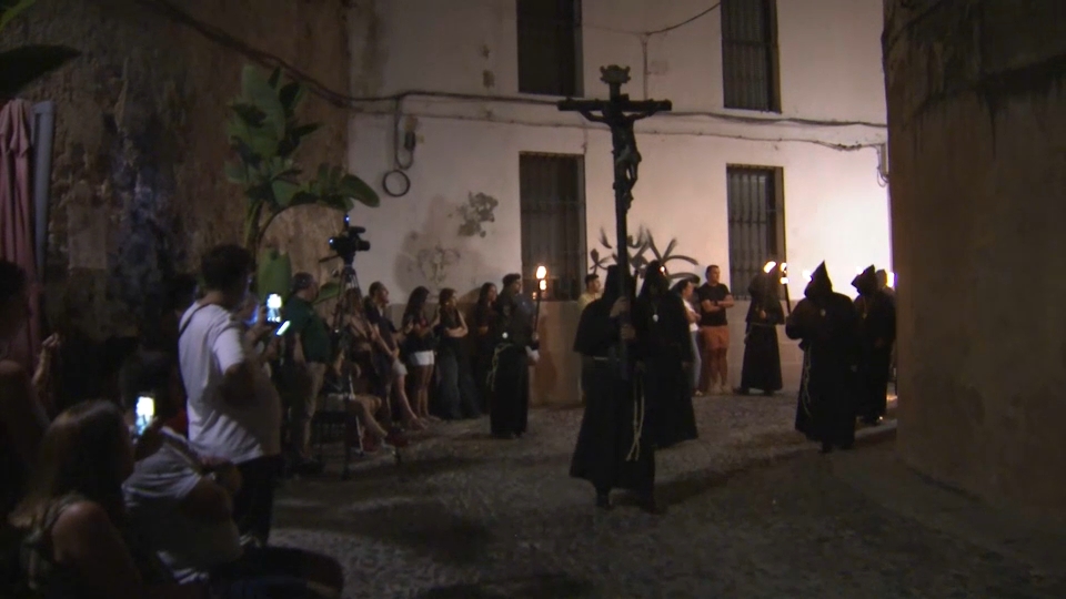 El Cristo Negro recorre las calles de Cáceres