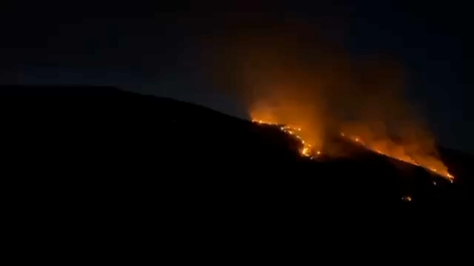 Imagen de esta mañana de martes del incendio en Tornavacas