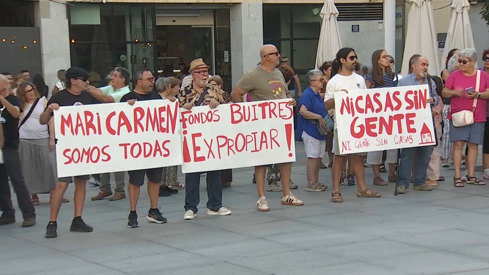 Protesta por el desahucio de Mari Carmen.