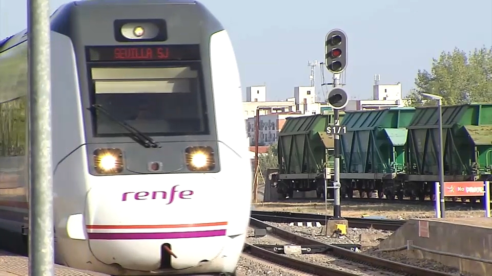 Tren procedente de Sevilla llegando a la estación de Zafra