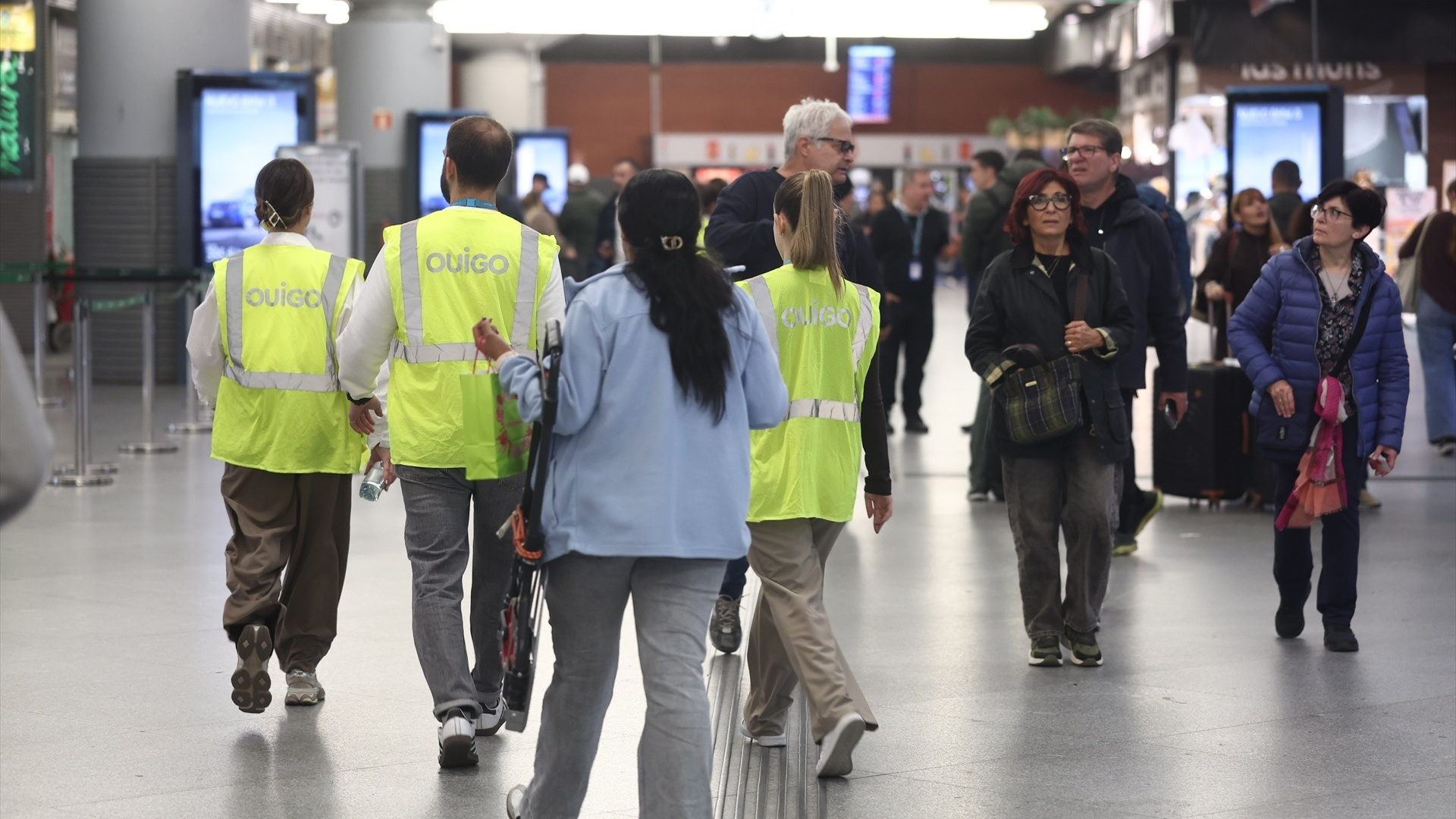 Casi 200 familiares y pasajeros reciben atención en el puesto del Summa 112 en Atocha