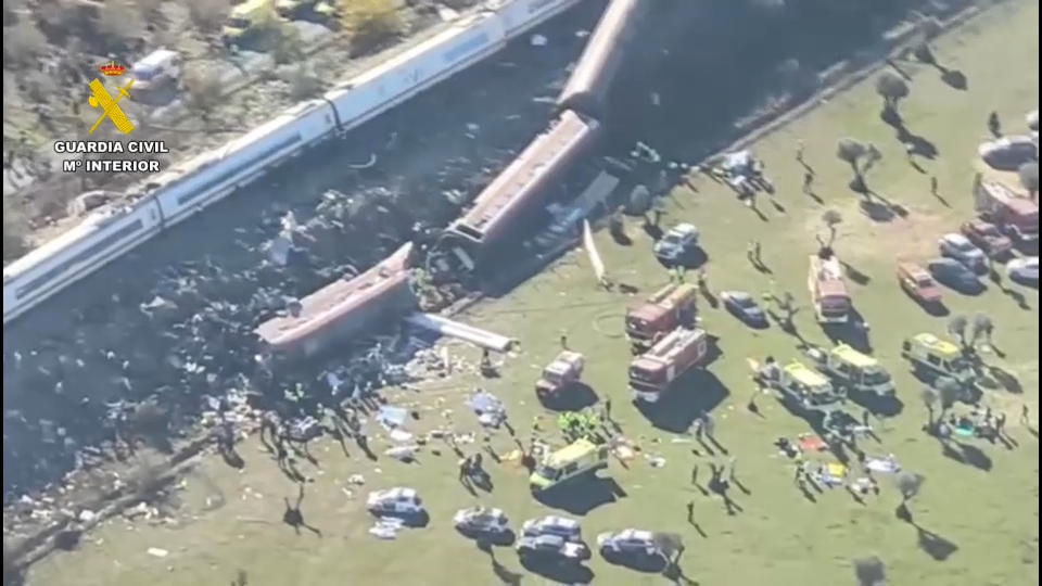 Renfe moviliza todos sus recursos para atender a las víctimas del accidente ferroviario