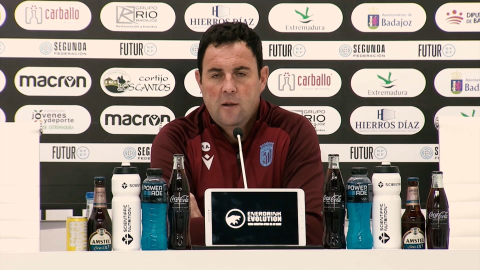 Miguel Ángel Ávila, entrenador del CD Badajoz, en rueda de prensa