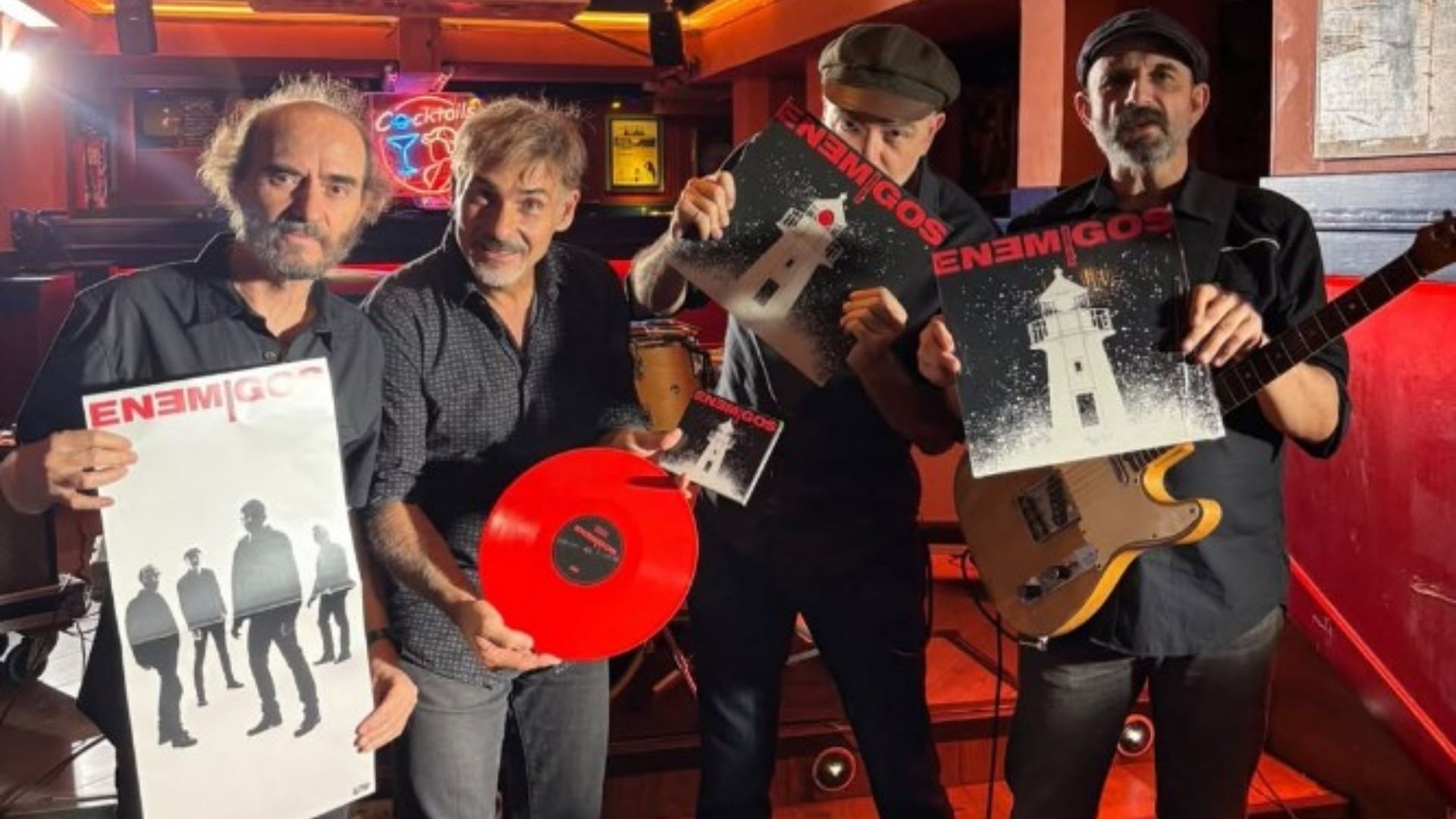 Lo presentaron anoche en Madrid, en La Vía Láctea, mítico bar de Madrid de Malasaña