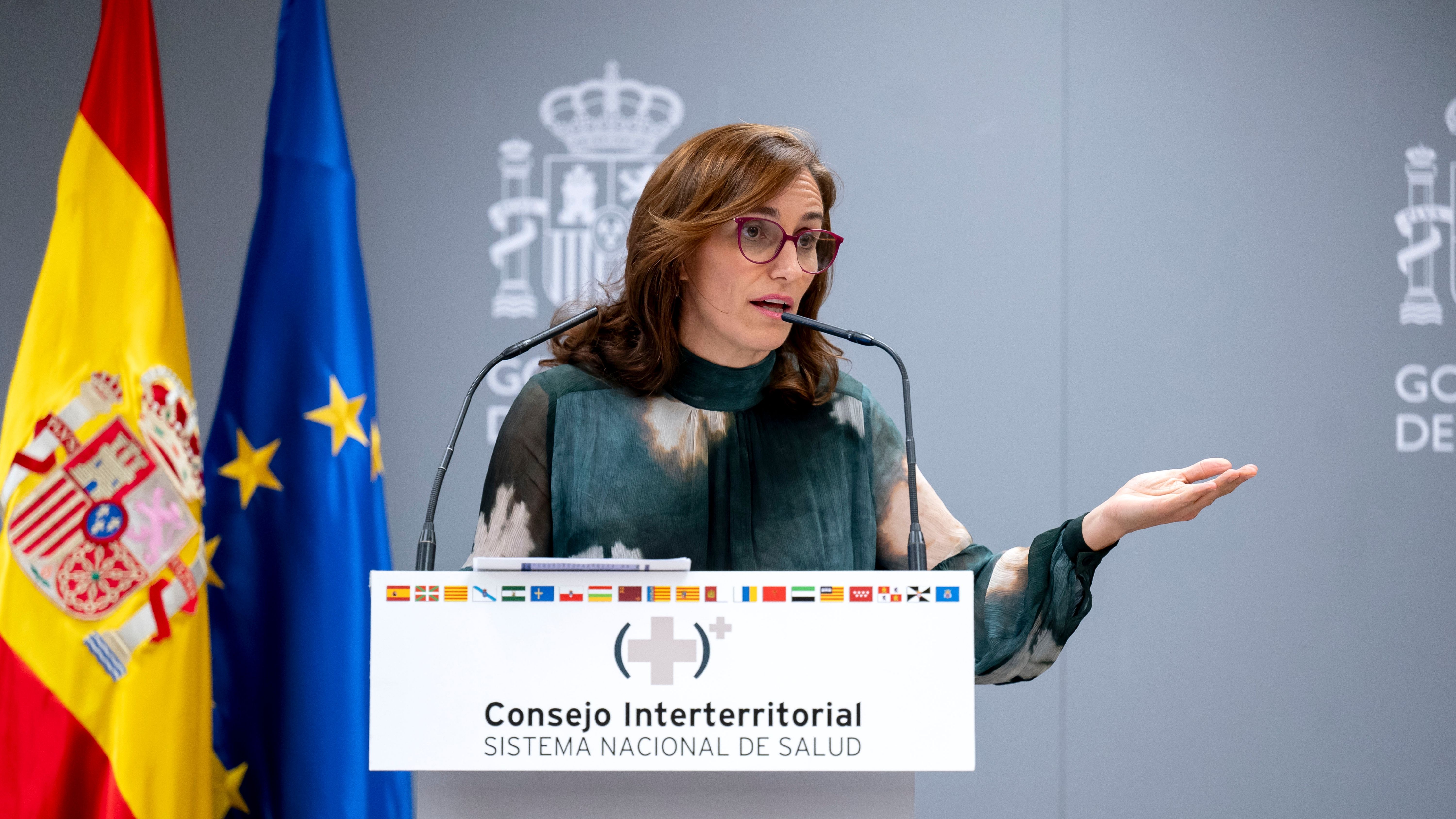 La ministra de Sanidad, Mónica García, ofrece declaraciones a los medios tras la reunión del pleno del Consejo Interterritorial del Sistema Nacional de Salud (CISNS)