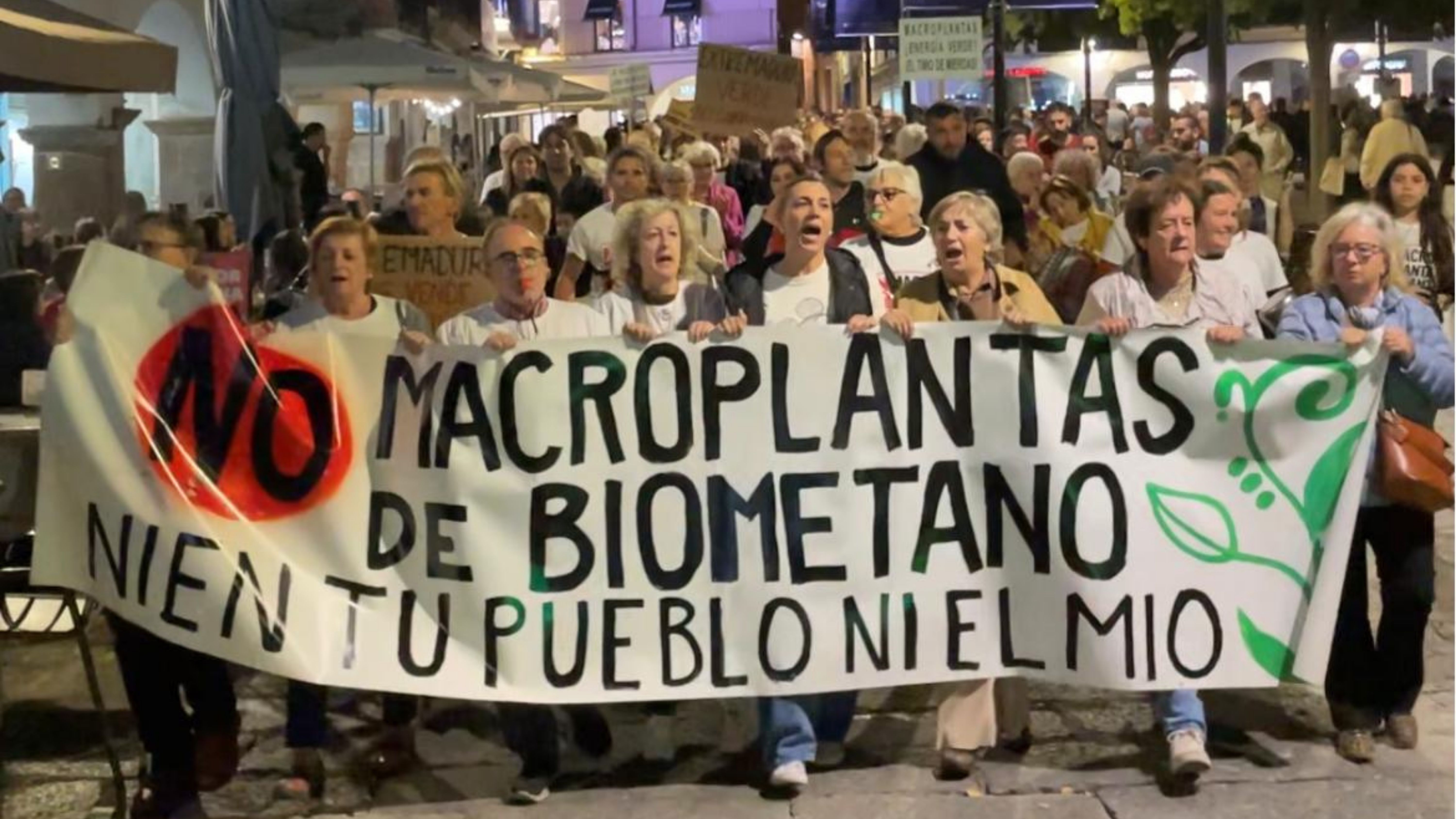 Manifestación ciudadana contra las macroplantas de biometano en Plasencia