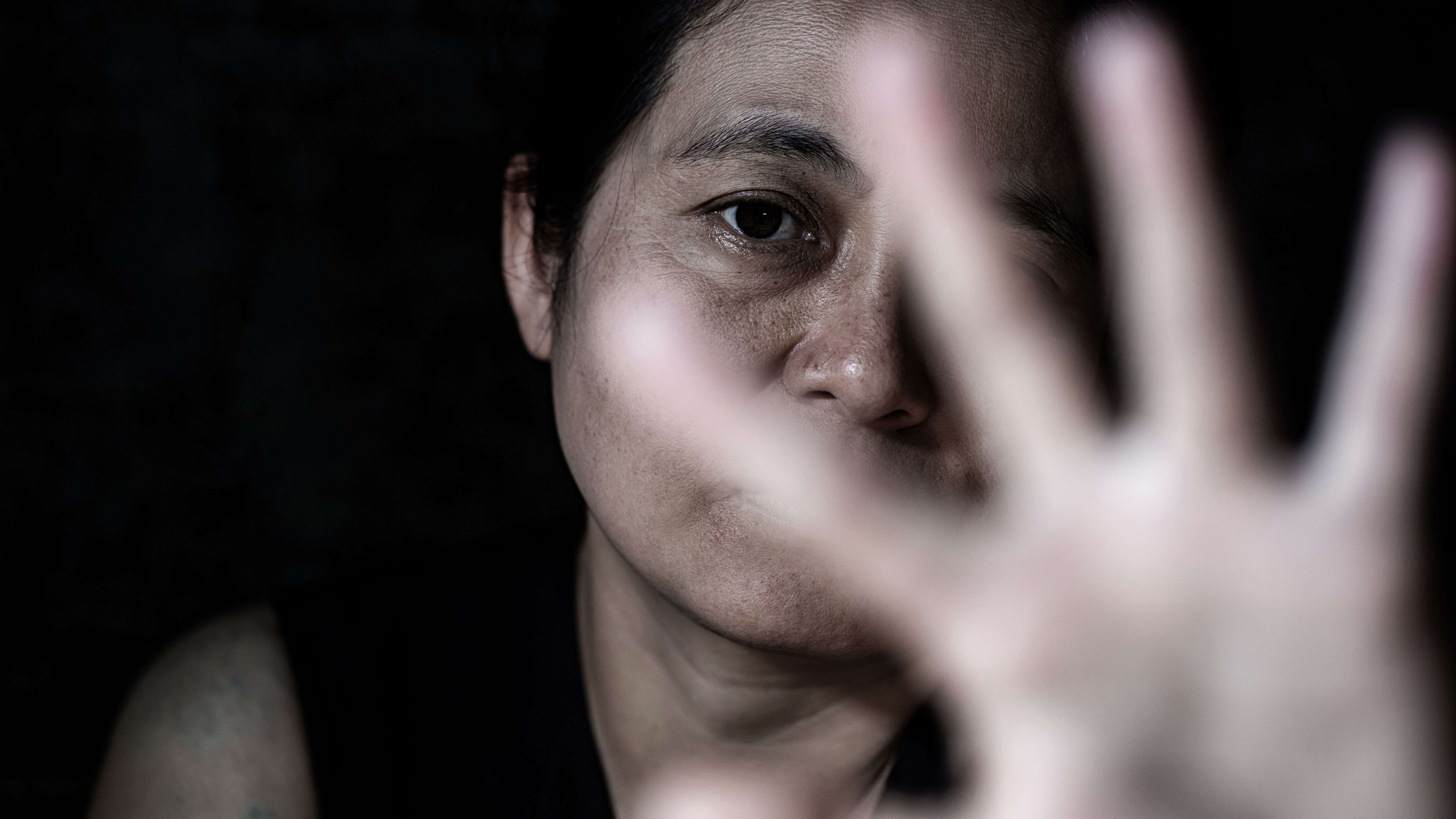 Mujeres que sufren violencia de género y adicciones. 
