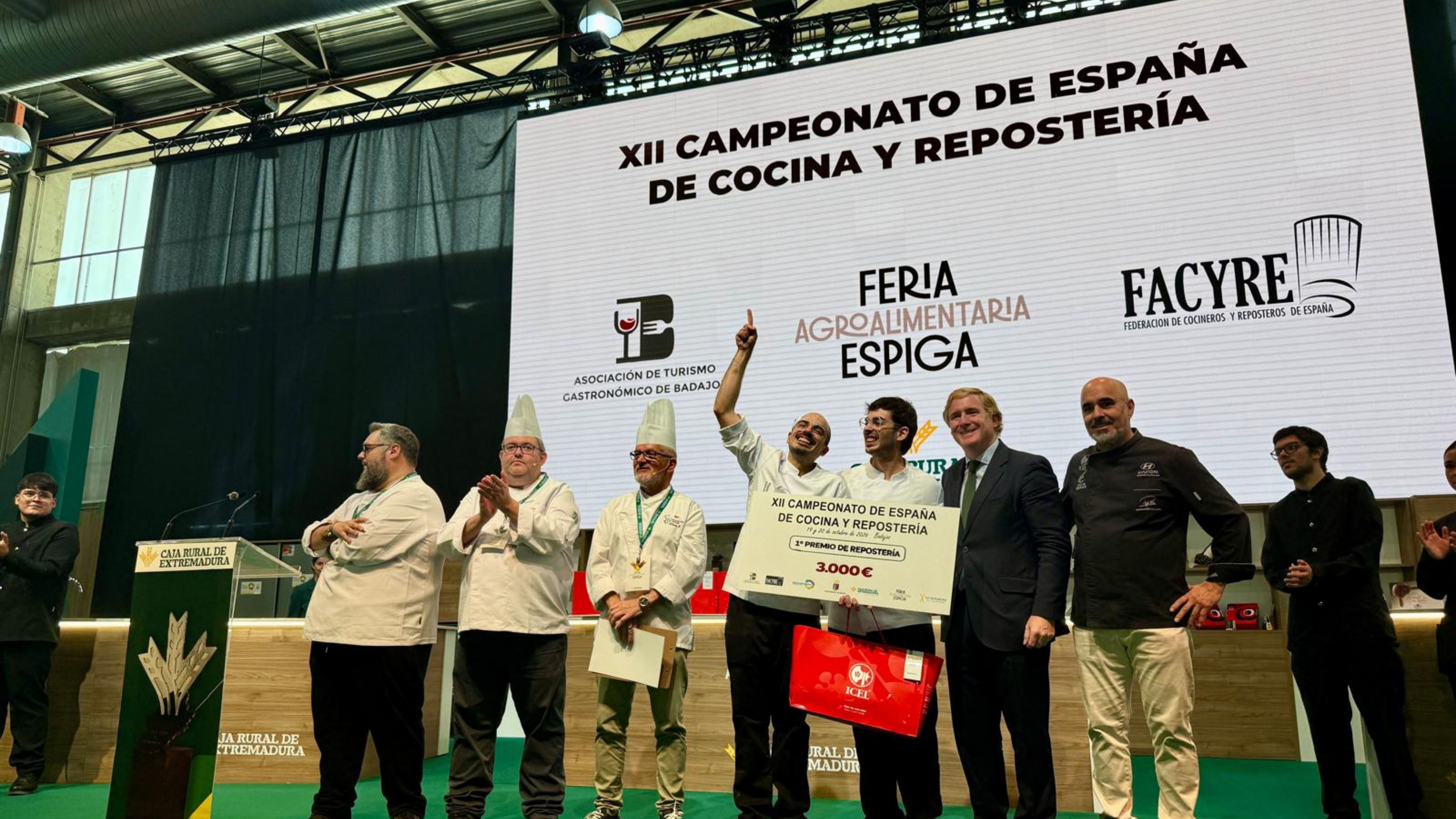 Entrega del premio del Campeonato de España Repostería a Golimbeo, obrador artesano de Los Santos de Maimona.