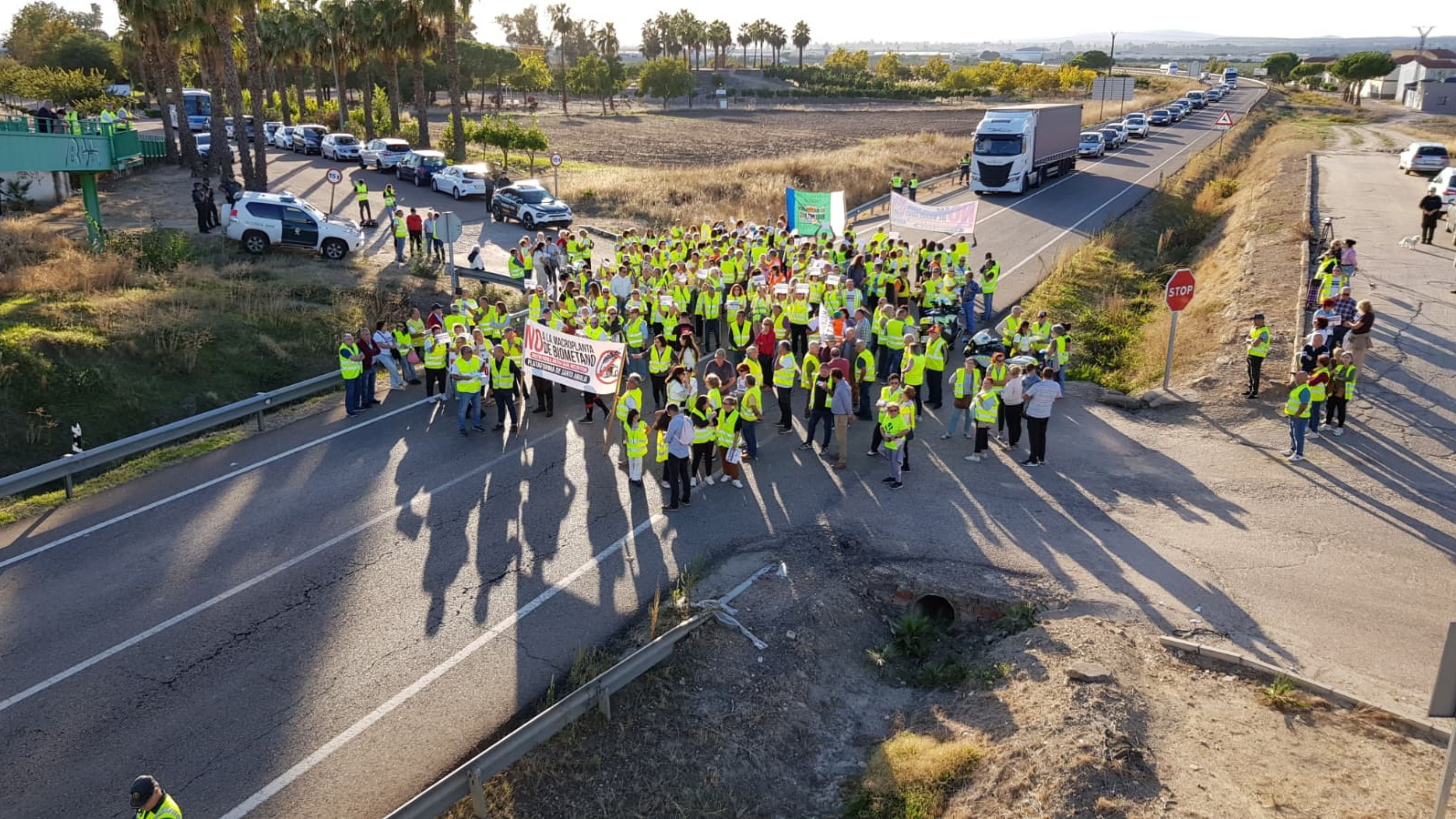 Concentración en Santa Amalia contra la planta de biometano. 