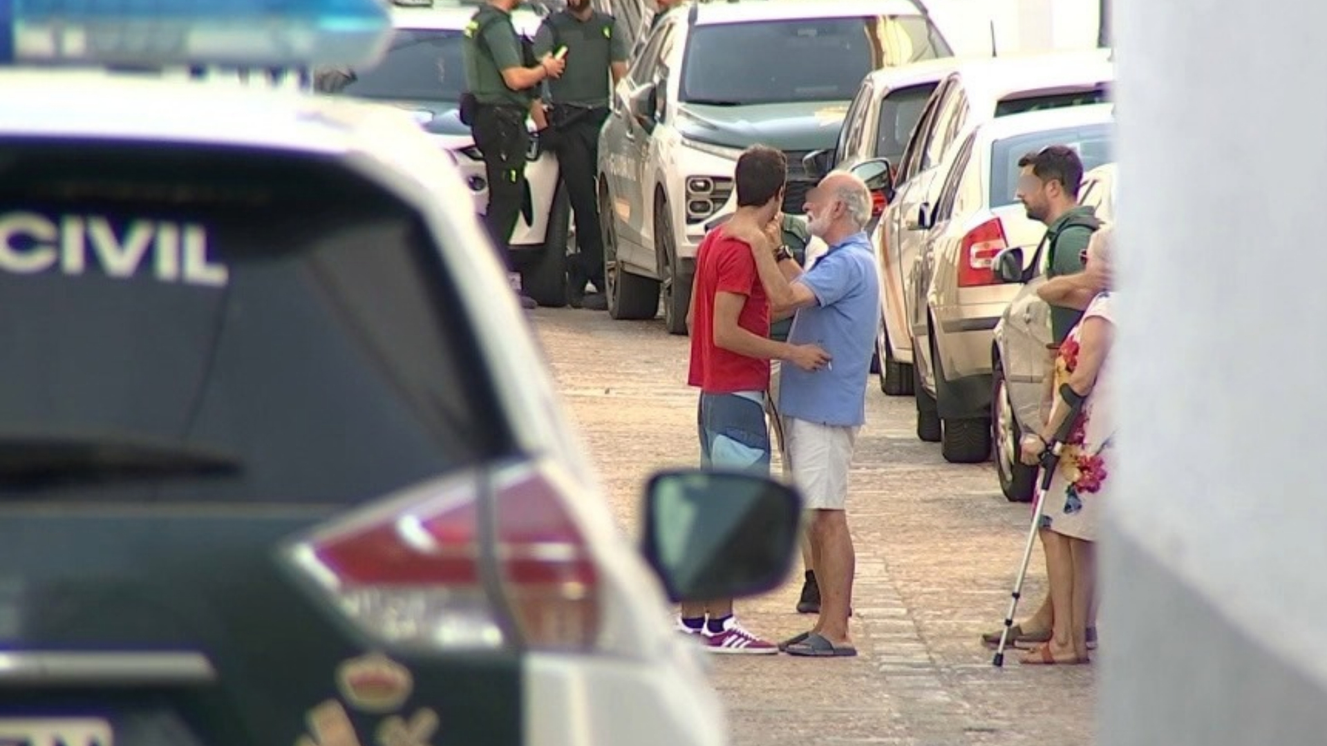 Momento en el que el presunto autor de la muerte de sus padres negoció con la Guardia Civil en Fregenal de la Sierra