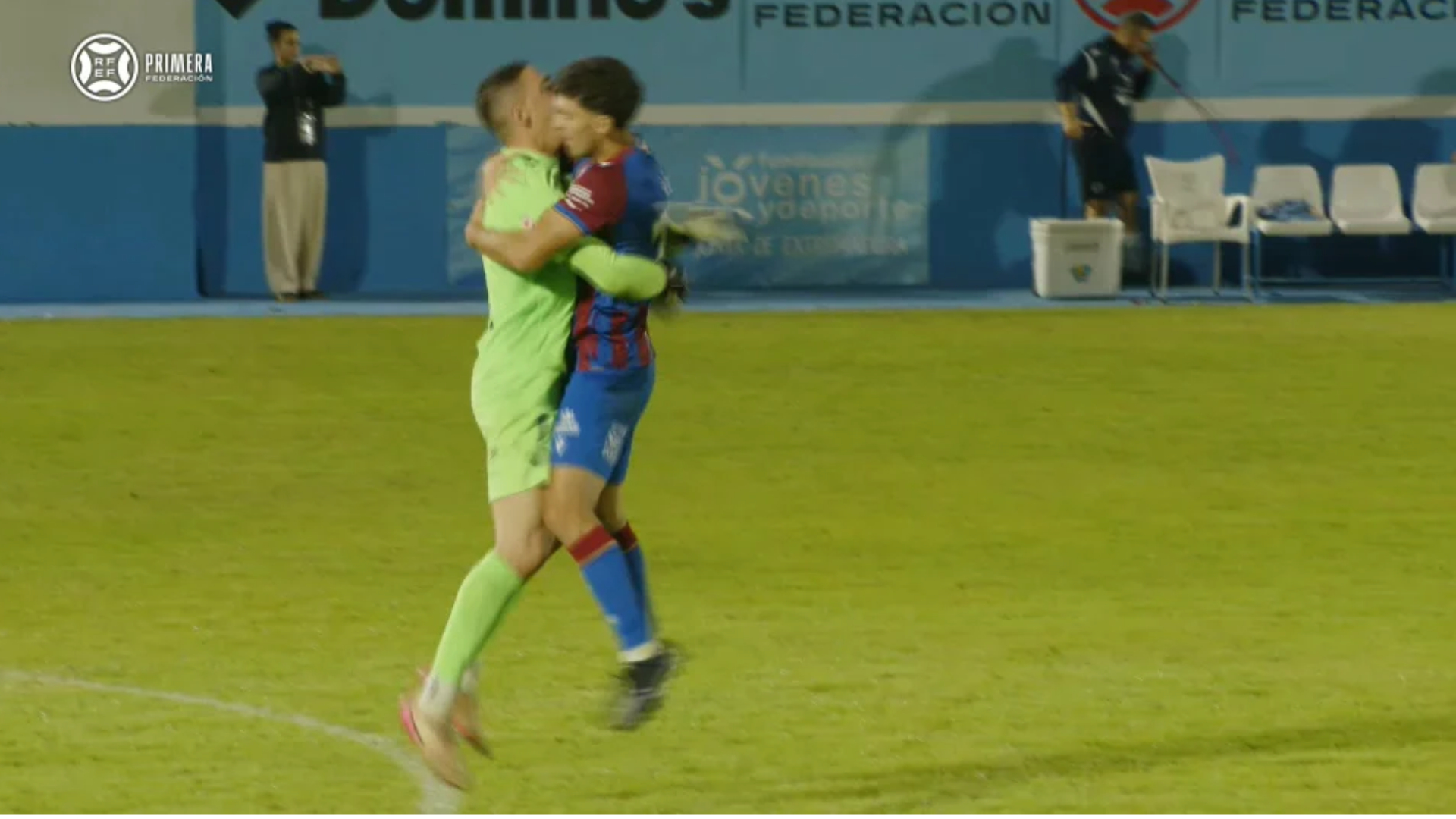 Remontada histórica del Extremadura en La Isla para llevarse el primer derbi de Primera Federación