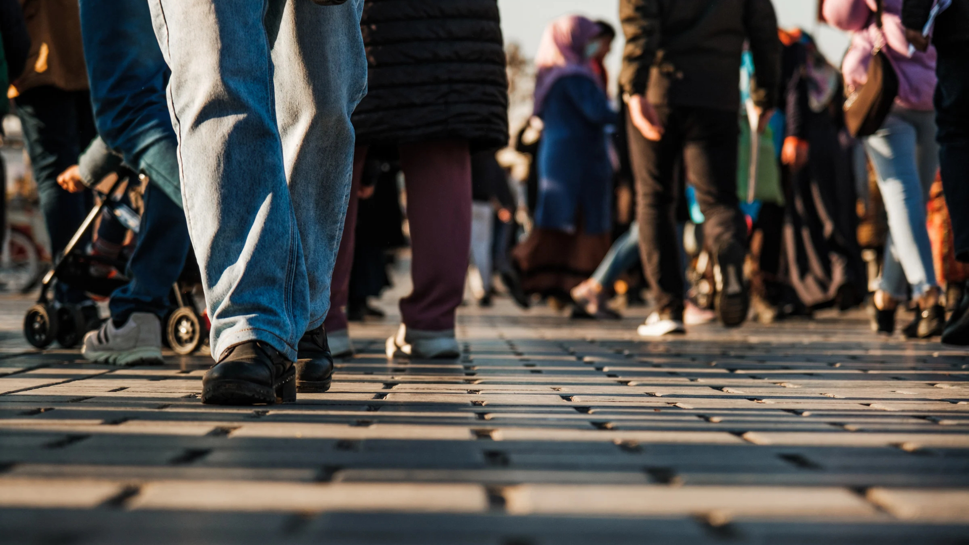 Gente andando por la calle