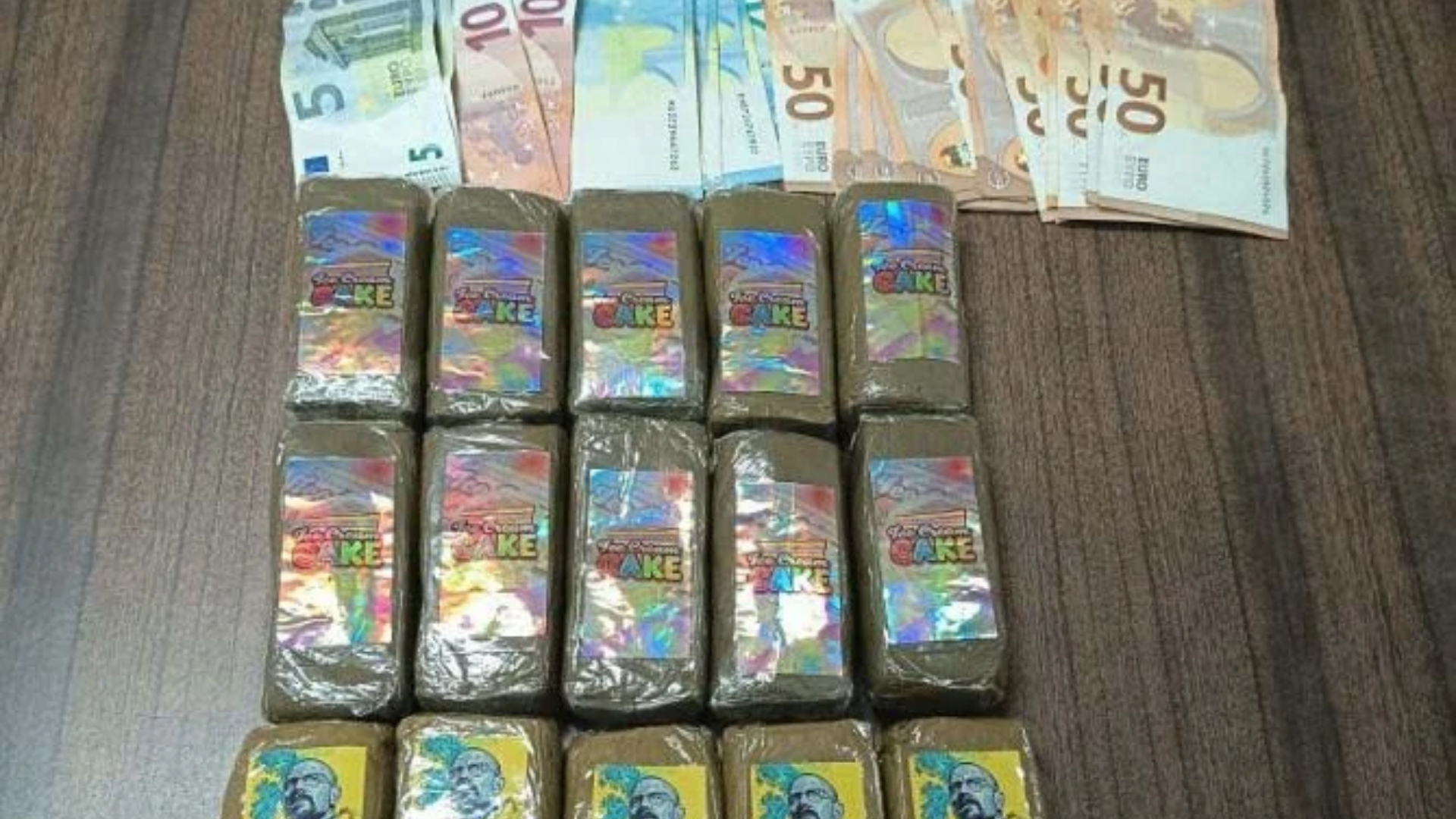 Policía Nacional detiene a un joven con 1´5 kilogramos de hachis en un vehiculo