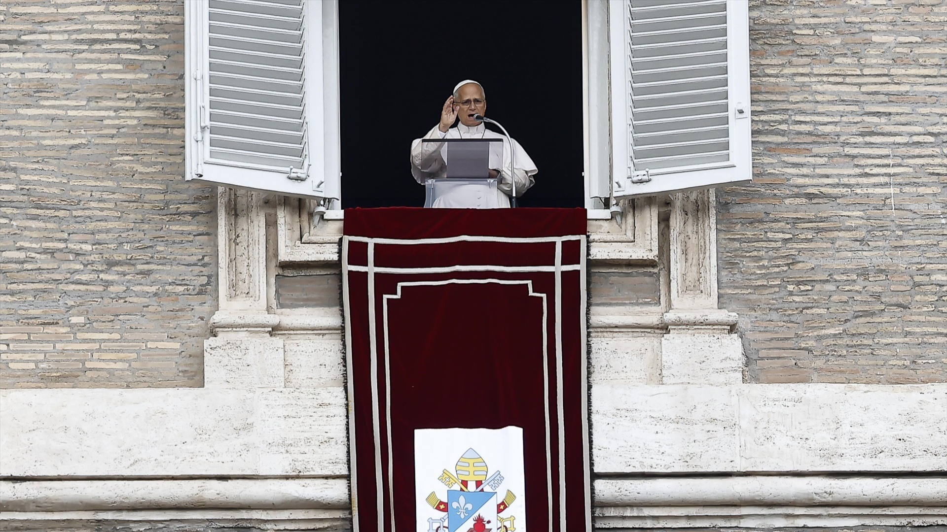 El papa retoma el rezo del ángelus desde el Palacio Apostólico tras recibir el alta hospitalaria