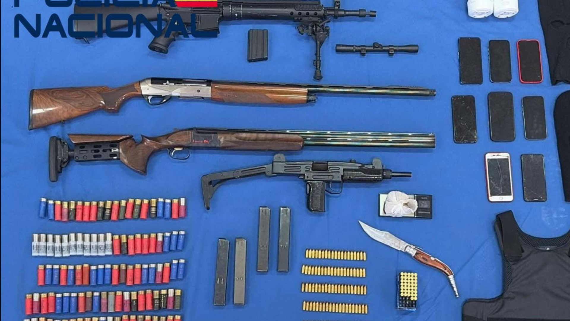 Policía Nacional detiene a dos personas por tenencia de armas y trafico de drogas