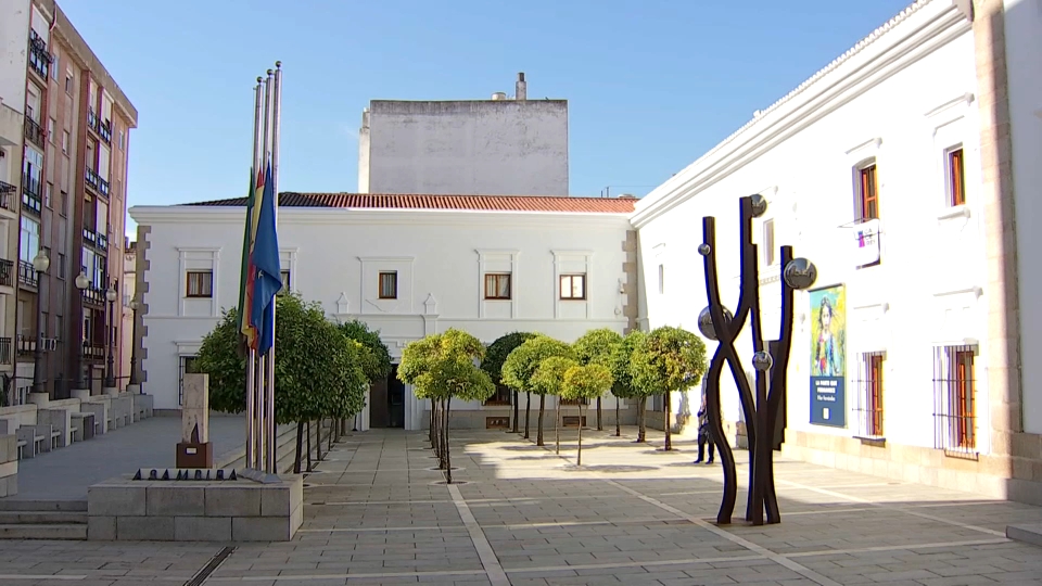 Banderas a media asta en la Asamblea de Extremadura