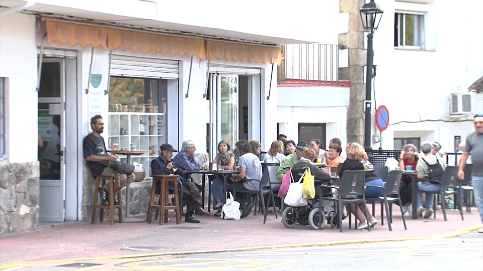 Vecinos en un bar de VIllanueva de la Vera