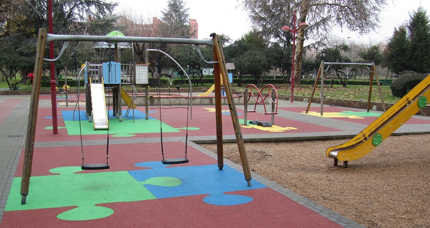 un parque infantil vacío