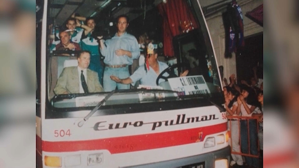 Juan Martínez, chófer del Extremadura durante 40 años, vivirá ahora los partidos de su equipo desde su residencia de mayores