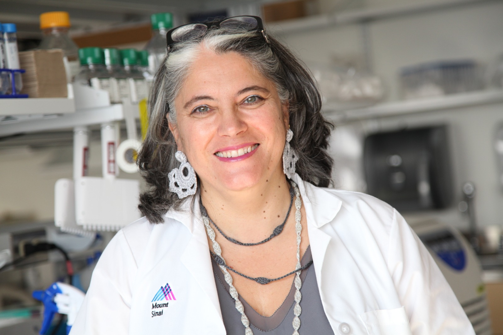 Ana Fernández Sesma en su laboratorio