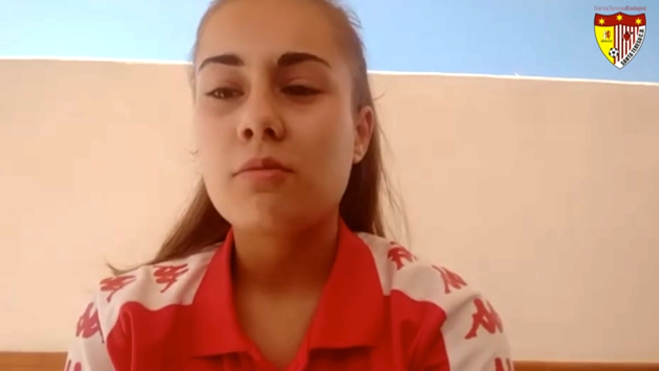 Alba Zafra manda un mensaje a los aficionados tras renovar con el Santa Teresa