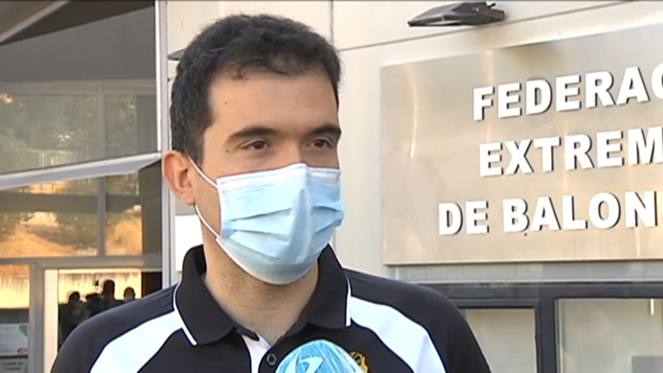 Jesús Sánchez atiende a Canal Extremadura tras inscribir al club en Liga Femenia Endesa