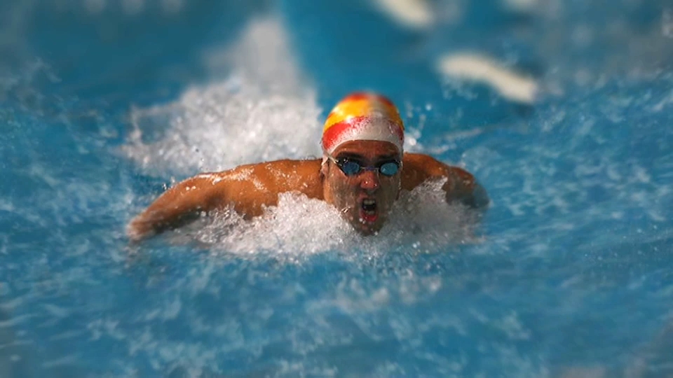 Enrique Floriano en una prueba de natación, su anterior disciplina