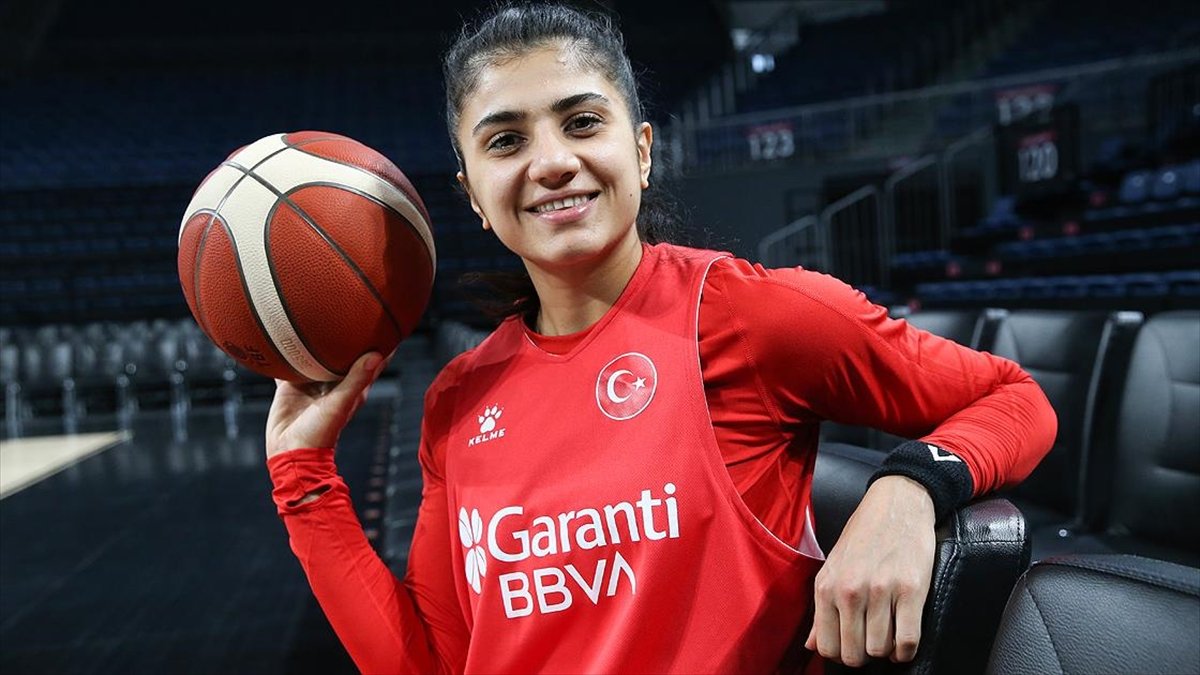 Merve Aydin en un entrenamiento con la selección de Turquía
