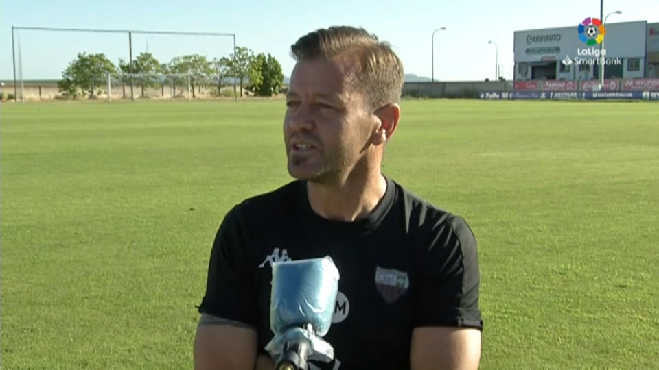 Manuel Mosquera analiza el partido ante el Numancia tras un entrenamiento
