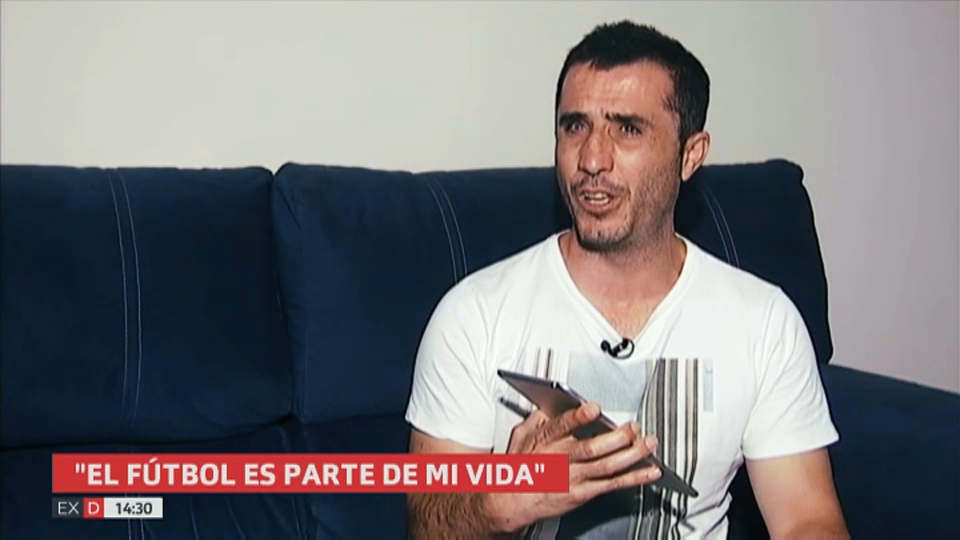 Vito nos recibe en su casa para explicarnos cómo realiza los fichajes