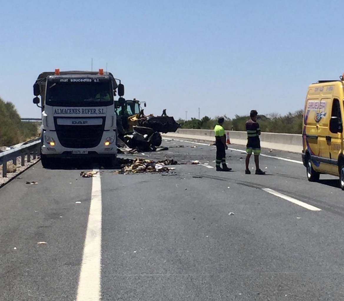Camión incendiado en Jaraicejo, A.5