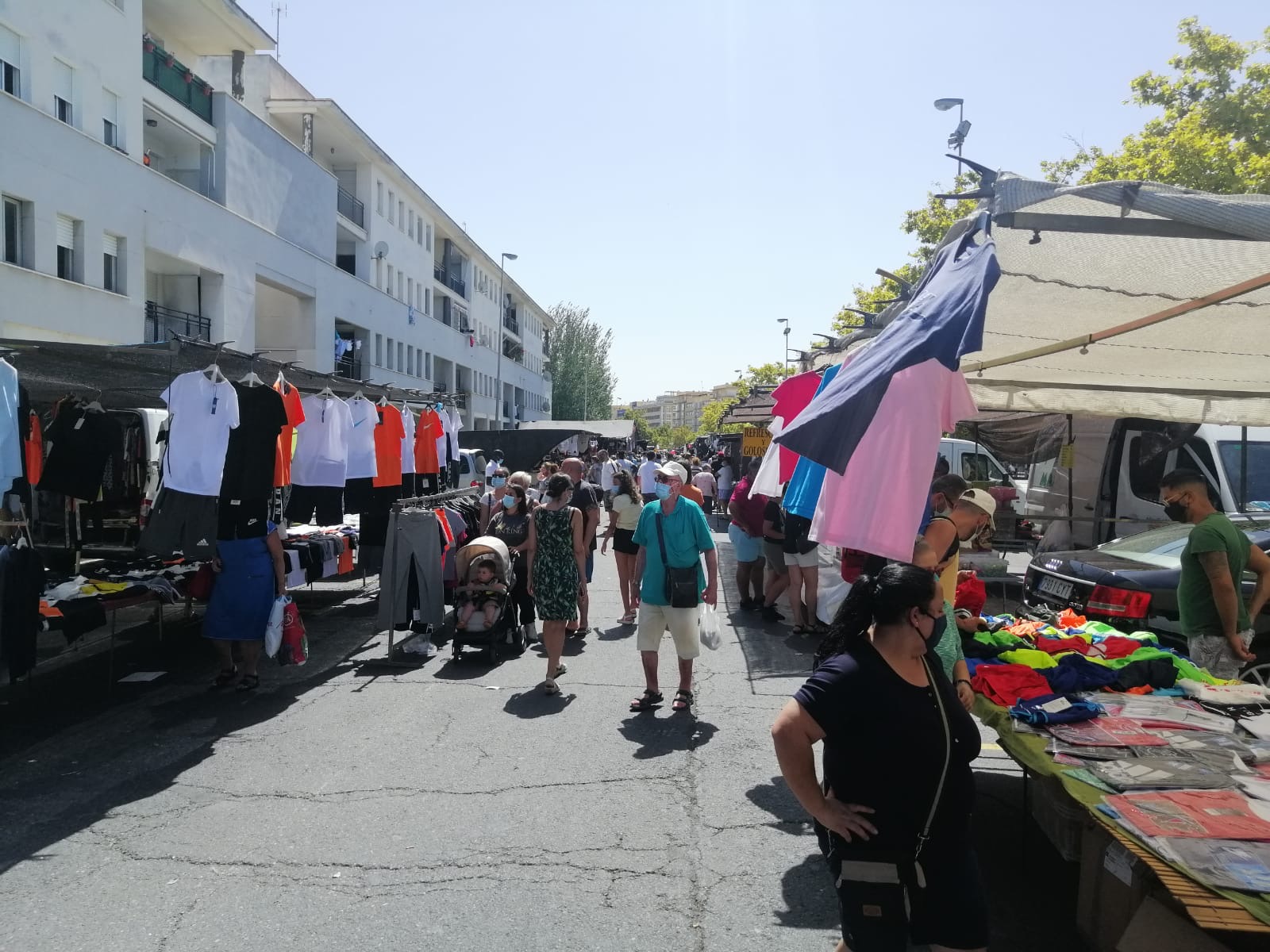 Vista de un mercadillo extremeño.
