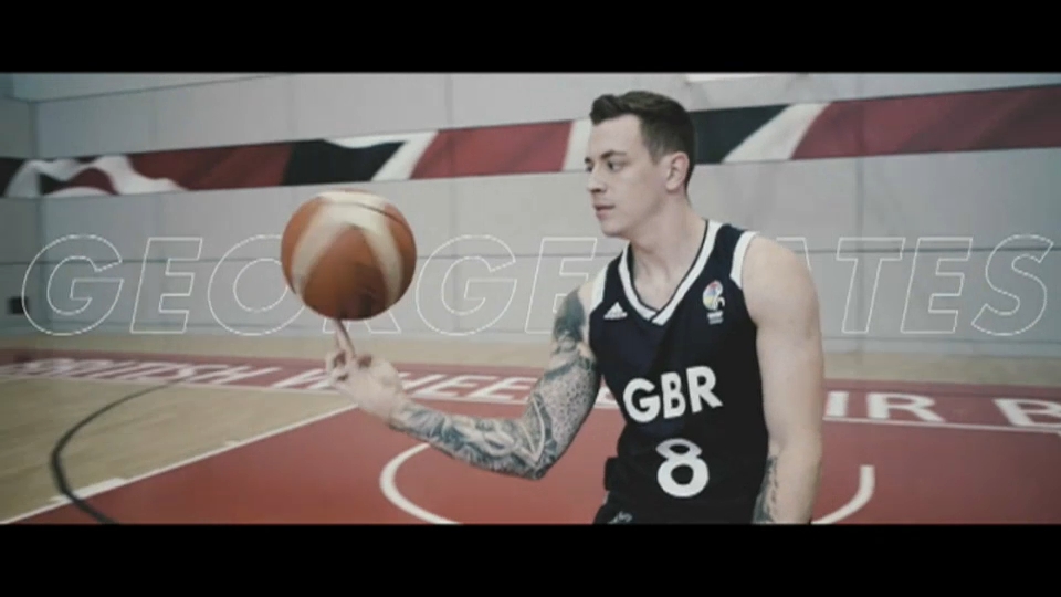 George Bates en un entrenamiento con su selección