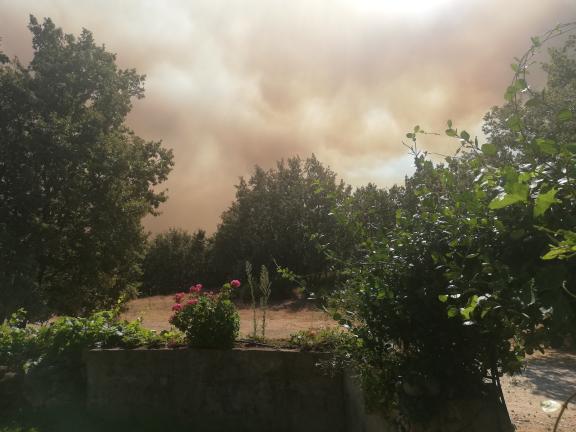 Imagen del incendio a mediodía
