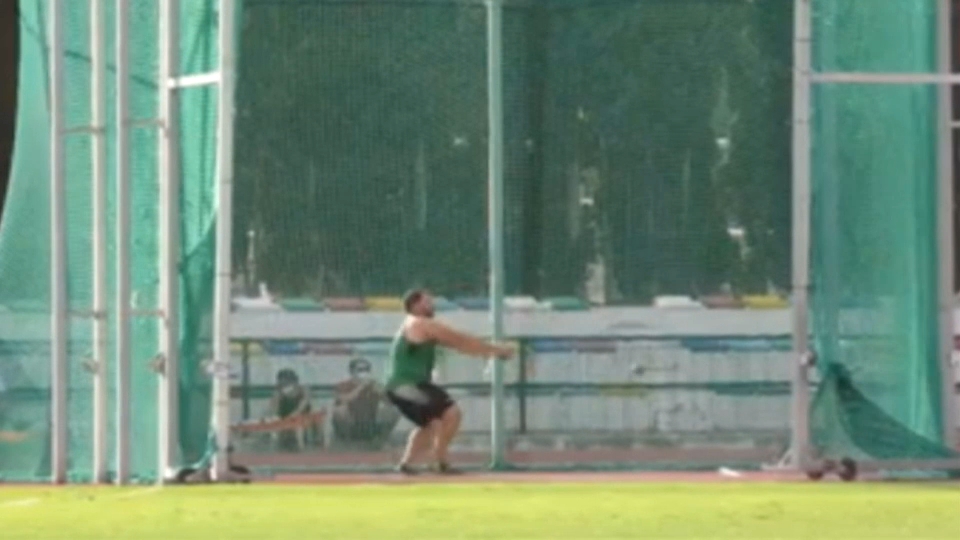 Javier Cienfuegos en su último lanzamiento de martillo en la final del Meeting de Castellón