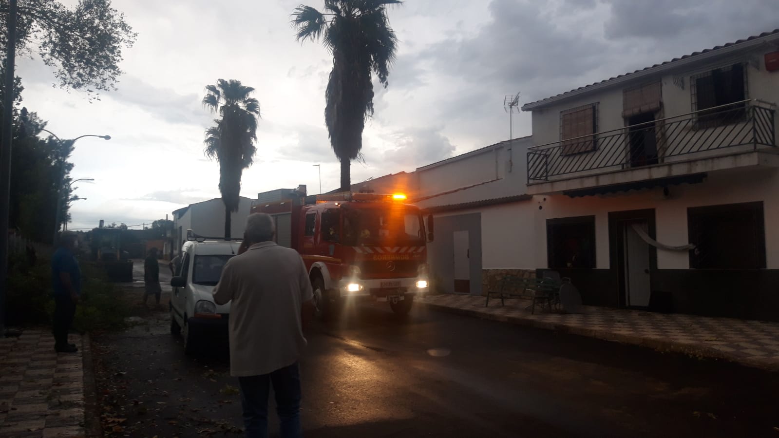 Los bomberos de la Diputación de Cáceres, en Calzadilla
