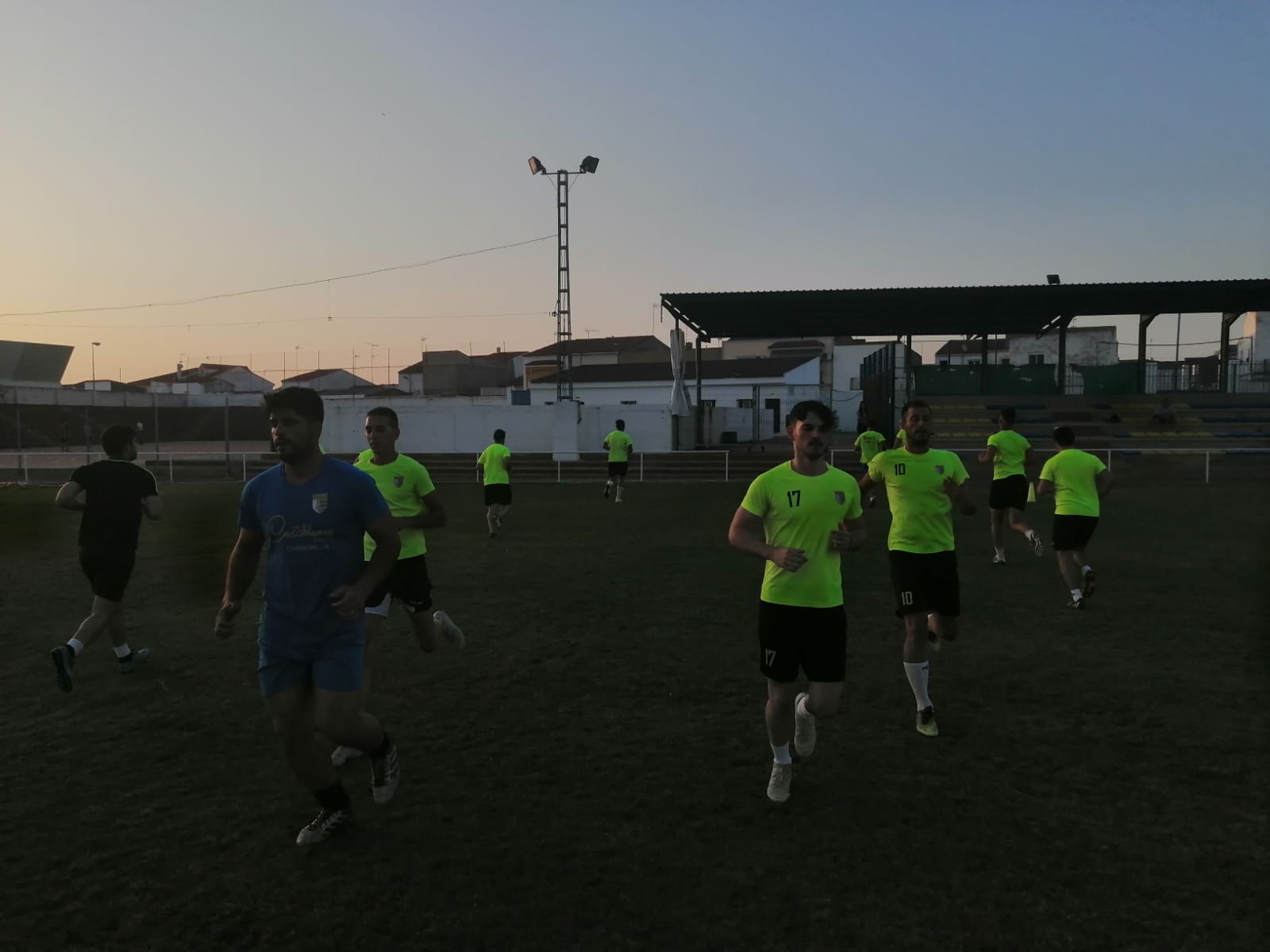 El Torremejía paraliza sus entrenamientos por los brotes de COVID y dos casos sospechosos en su plantilla