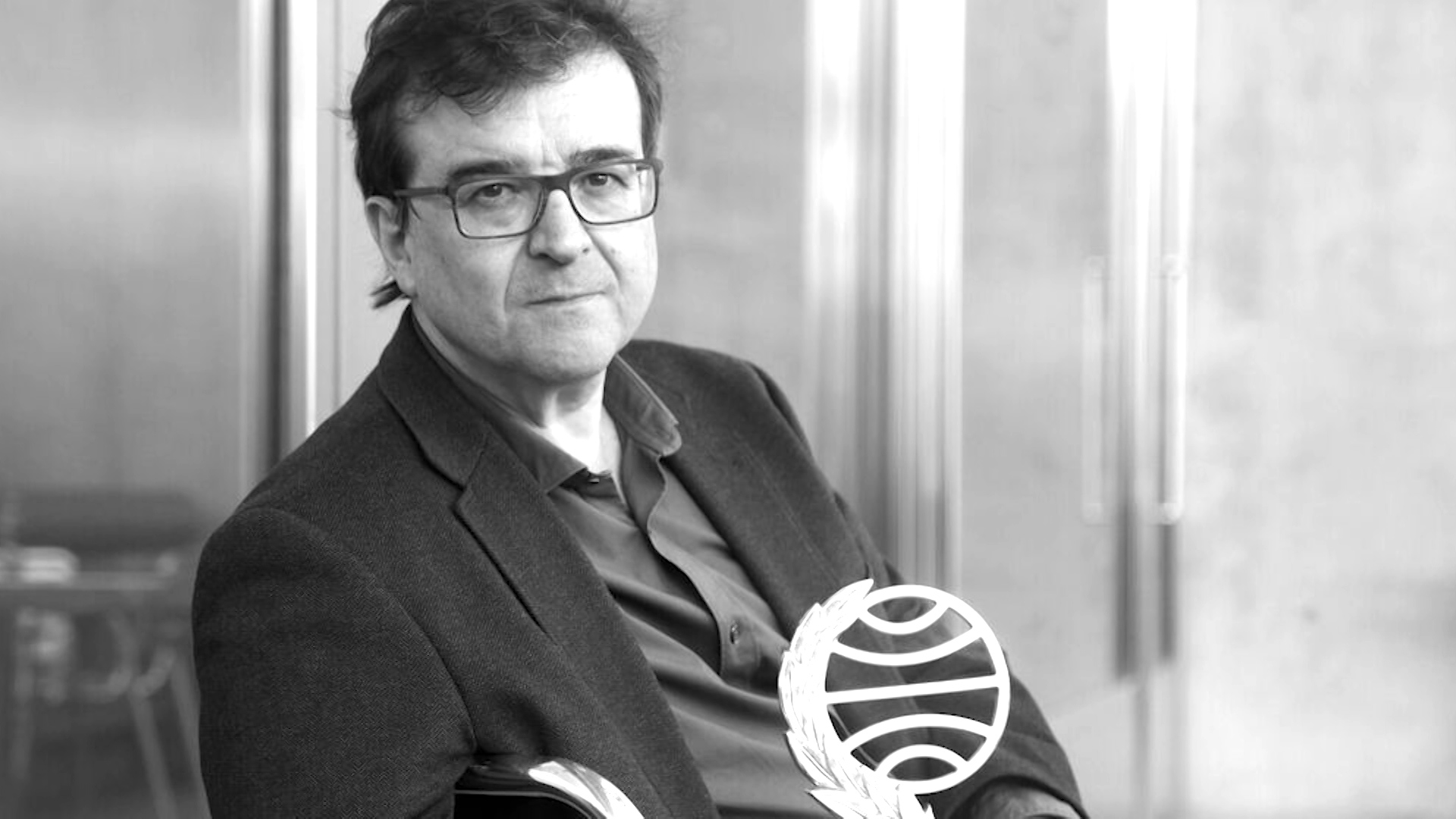 JAVIER CERCAS MUÉVETE