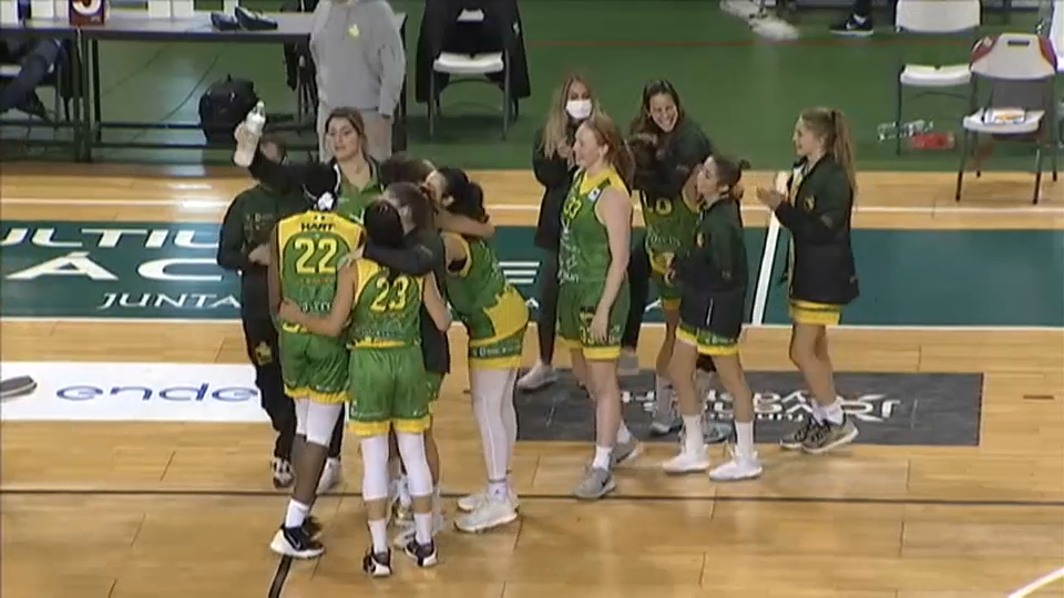 Las jugadoras del Alter Enersun Al-Qázeres celebran la victoria ante IDK Guipuzkoa