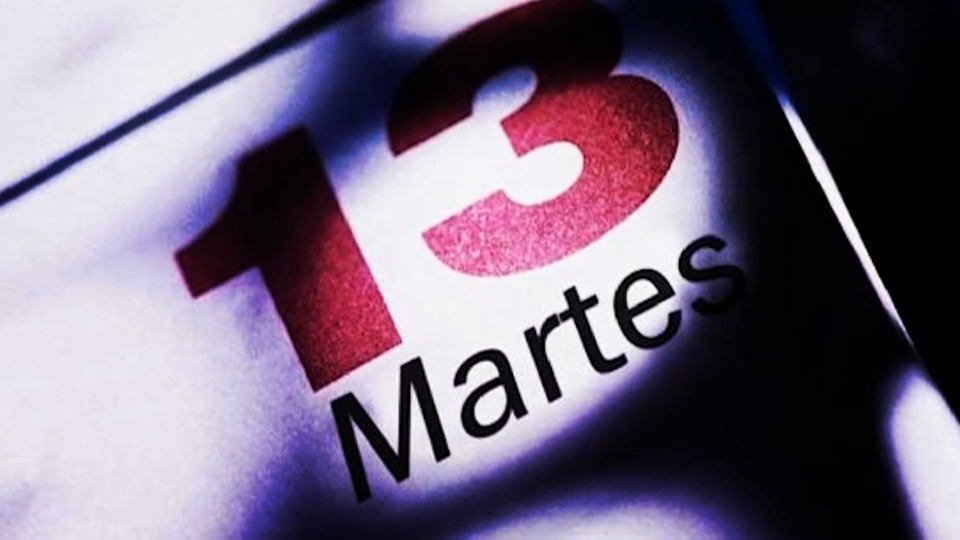 Calendario marcando el martes día 13