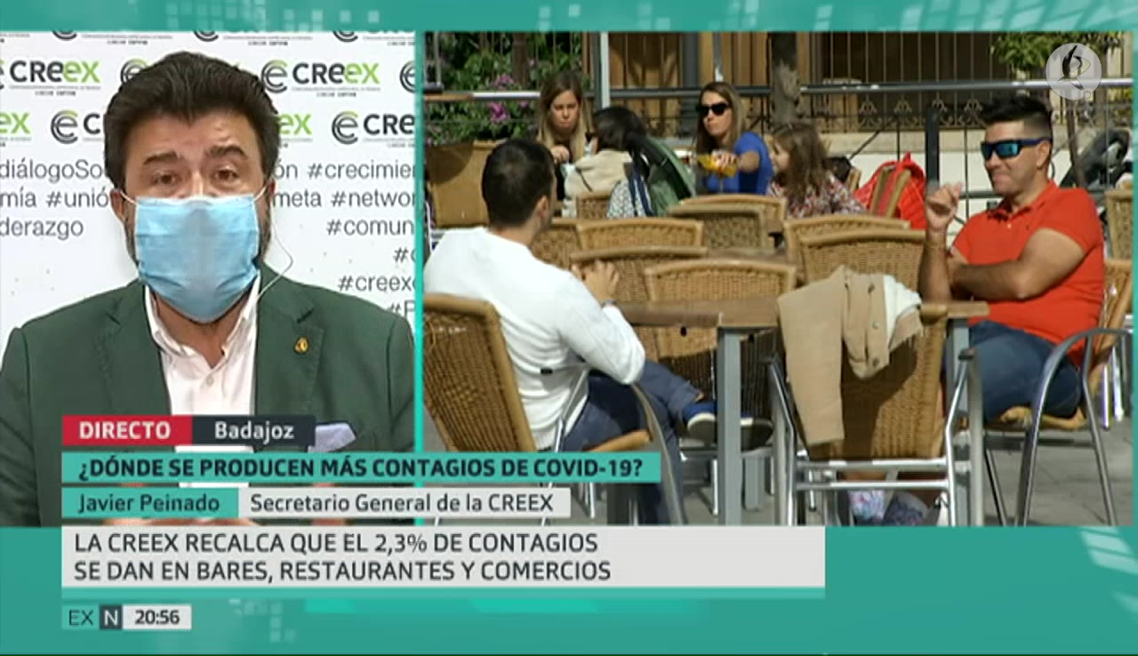 Javier Peinado, de la Creex, en un momento de la entrevista