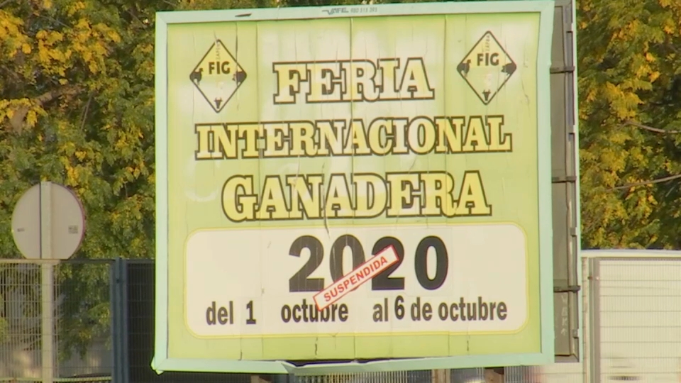 Cartel de la feria ganadera de Zafra anunciando su suspensión