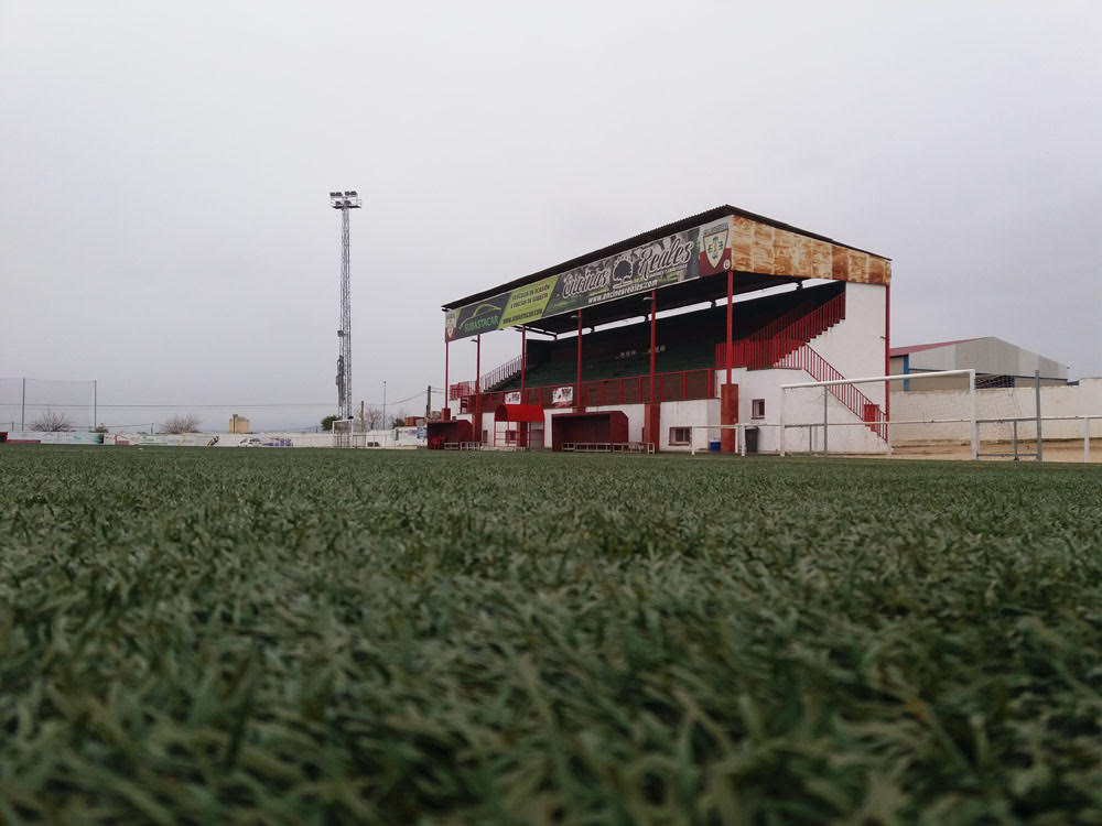 Tribunal del Manuel Ruiz, campo de fútbol del Club Deportivo Castuera 