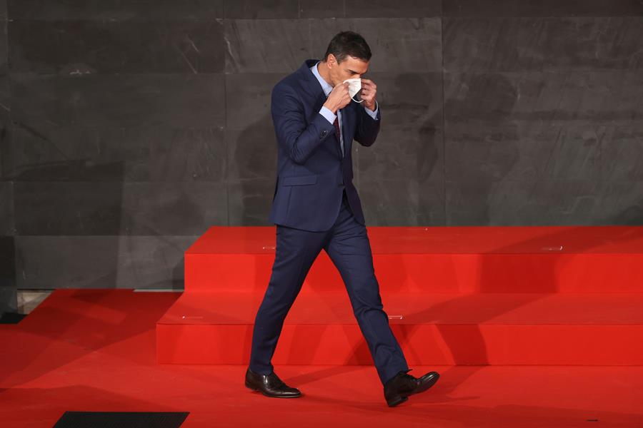  El presidente del Gobierno, Pedro Sánchez, se dispone a pronunciar un discurso durante la XV gala anual del Comité Olímpico Español, este miércoles en Madrid.