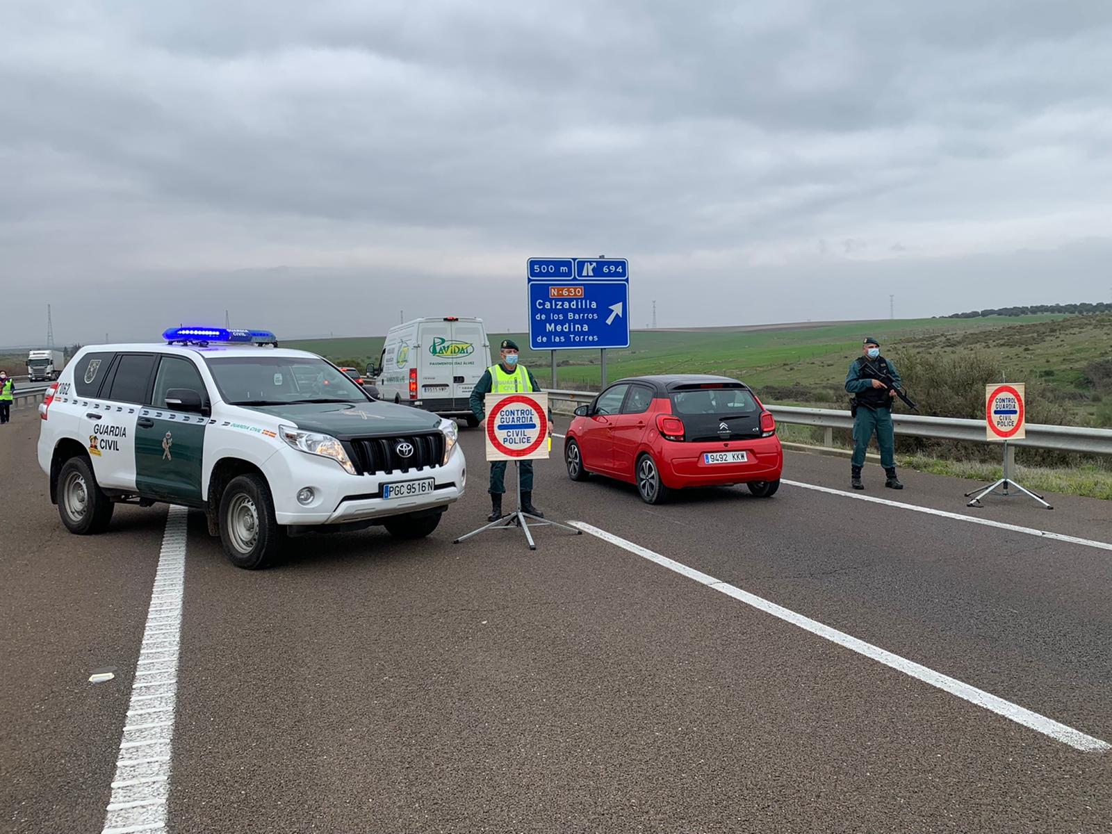 Control de la Guardia Civil en Calzadilla de los Barros, esta mañana