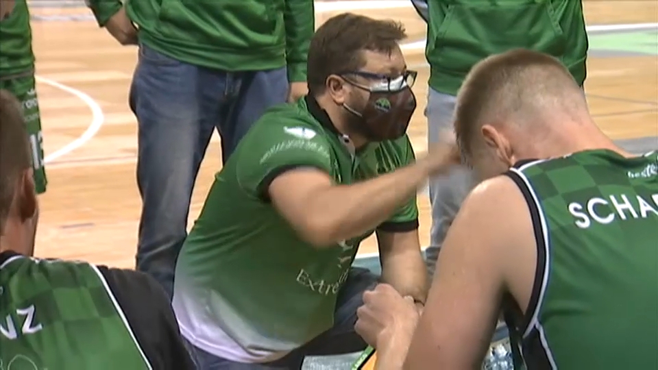 Cáceres Patrimonio perdió ante Leyma Coruña en el regreso a la competición 