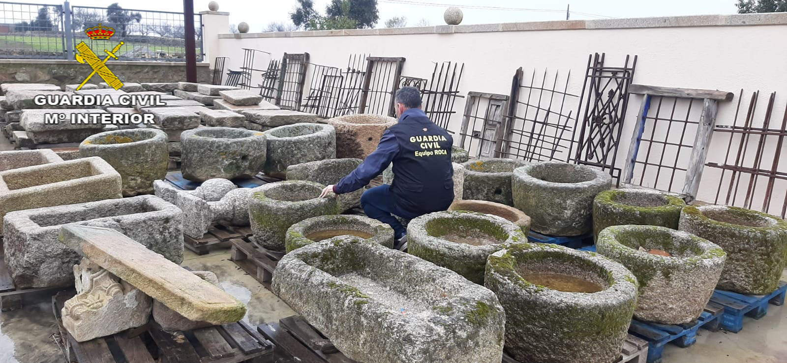 Pilas de granito incautadas