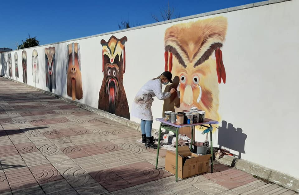 Susana Llanos pintando Las Carantoñas