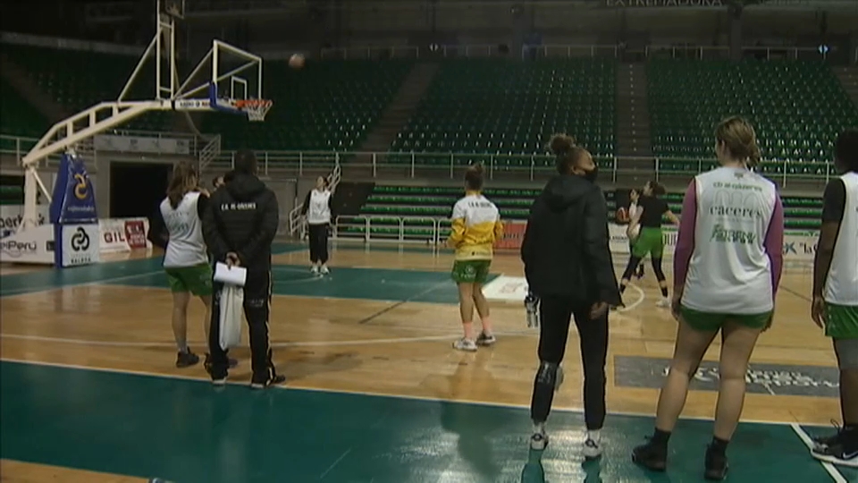Las jugadoras del Alter Enersun Al-Qázeres durante un entrenamiento esta temporada